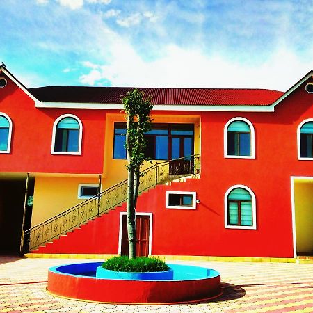 Seki Qonaq Evi Motel Екстериор снимка