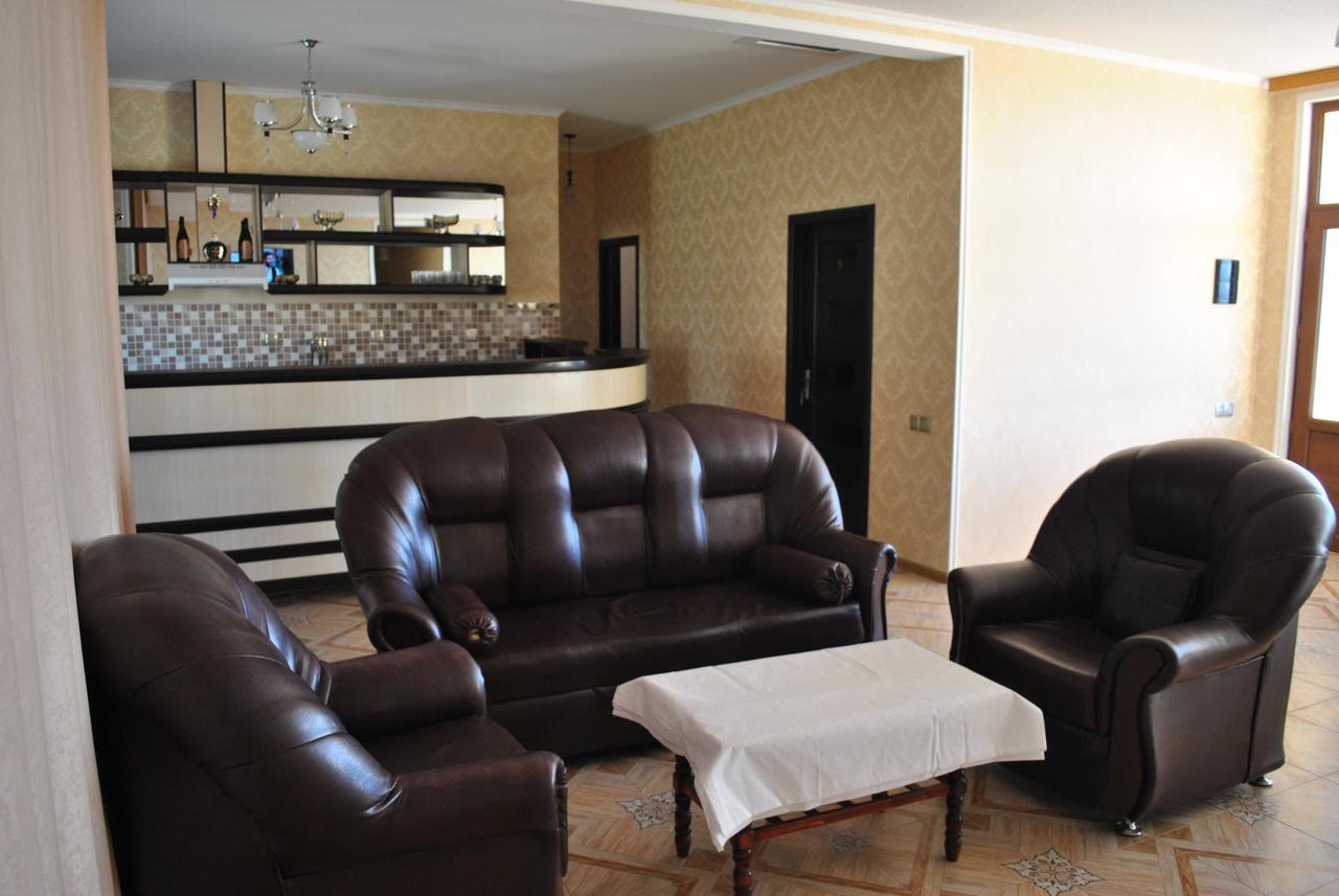 Seki Qonaq Evi Motel Екстериор снимка