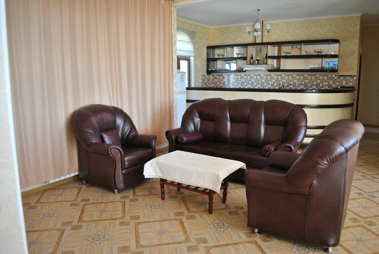 Seki Qonaq Evi Motel Екстериор снимка